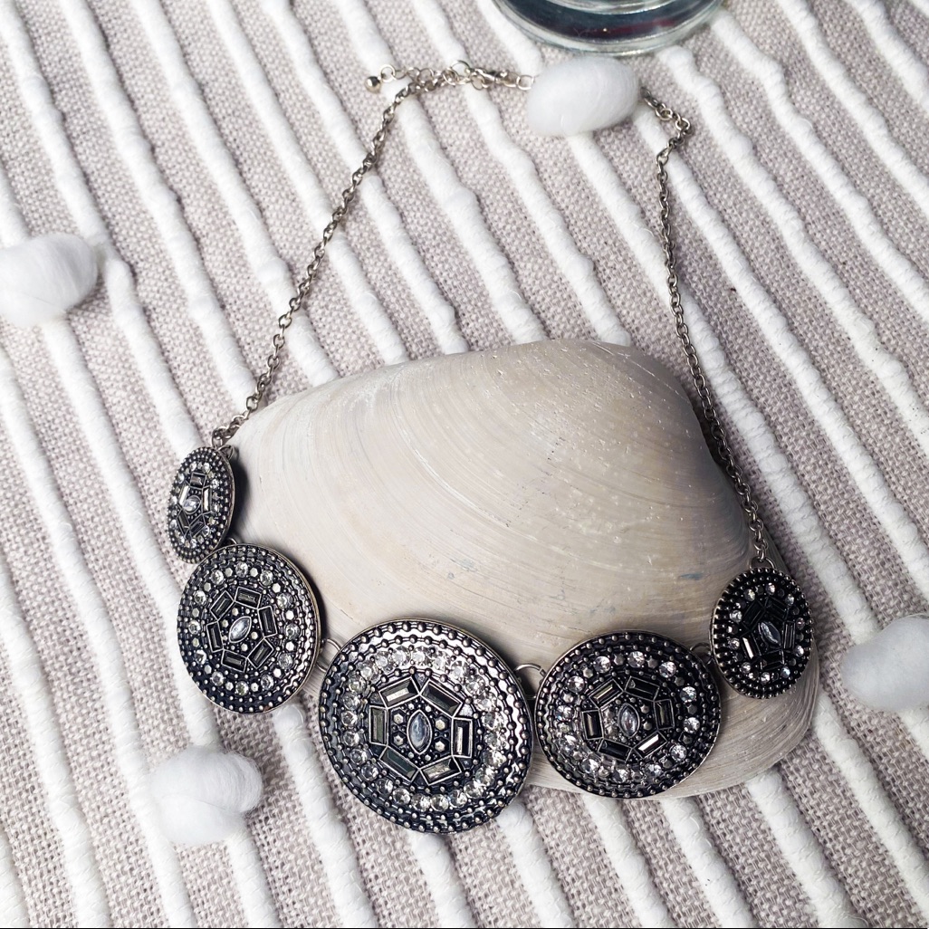 Francesca’s Boho Chain-Link Medallion Jeweled + Metal Necklace